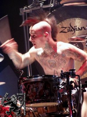 normal_blink-182-01.jpg